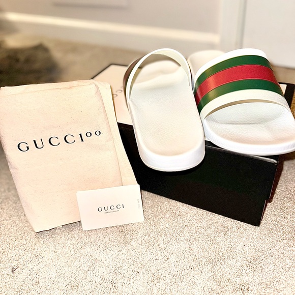 Gucci Men’s Rubber Slide Sandal - Picture 1 of 8